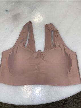 Everyday Seamless Wireless Sports Bra in Nude Pink Size M
